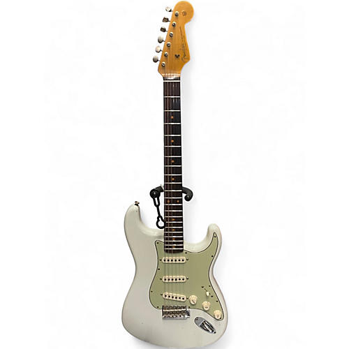 Used Fender 60s Stratocaster Journeyman Relic Alpine White Solid Body Electric Guitar Alpine White
