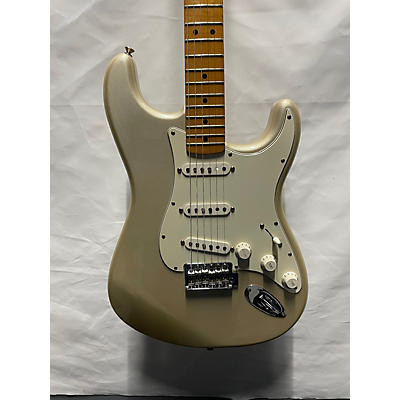 Fender Used Fender 60th Anniversary Stratocaster Eldorado Gold Solid Body Electric Guitar