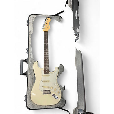Used Fender AMERICAN PROFESSIONAL STRATOCASTER Olympic White Solid Body Electric Guitar