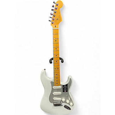 Used Fender AMERICAN ULTRA II STRATOCASTER AVALANCE WHITE Solid Body Electric Guitar