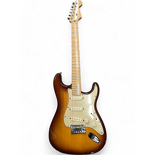 Fender Used Fender American Deluxe Stratocaster 2 Color Sunburst Solid Body Electric Guitar 2 Color Sunburst