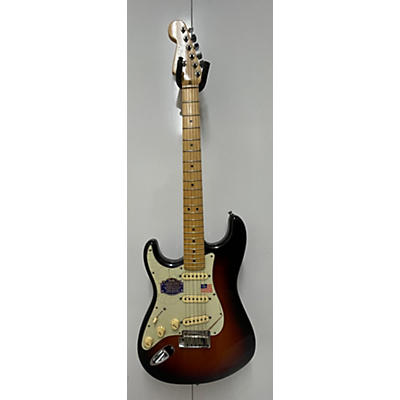 Fender Used Fender American Deluxe Stratocaster Left Handed 3 Color Sunburst Electric Guitar