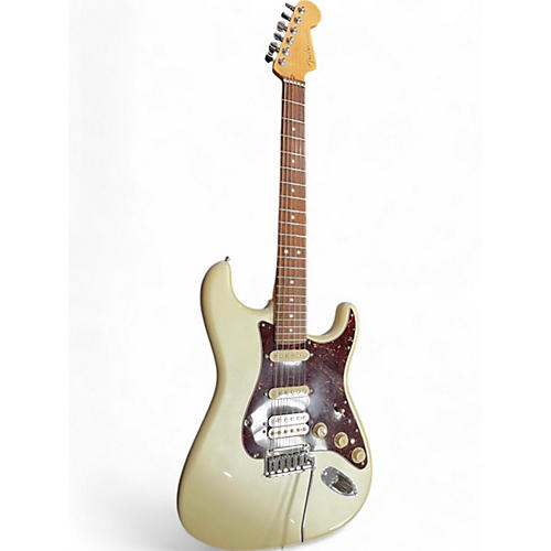 Fender Used Fender American Deluxe Stratocaster Olympic White Solid Body Electric Guitar Olympic White