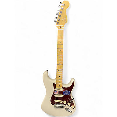 Fender Deluxe Stratocaster Guitars | Musician's Friend