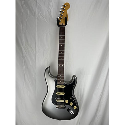 Fender Used Fender American Professional II Stratocaster HSS Silverburst Solid Body Electric Guitar Silverburst