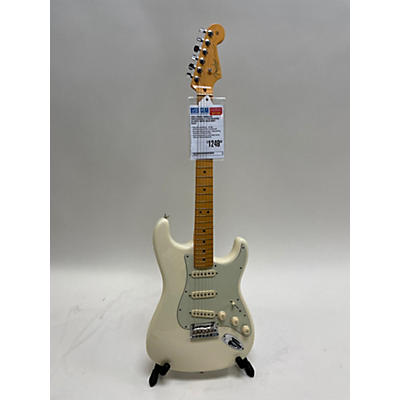 Fender Used Fender American Professional II Stratocaster Olympic White Solid Body Electric Guitar