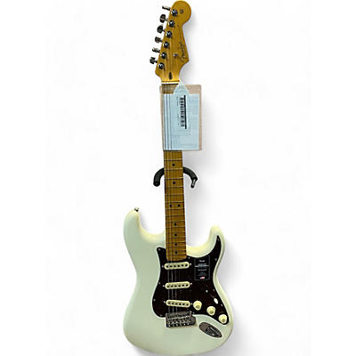 Fender Used Fender American Professional II Stratocaster Olympic White Solid Body Electric Guitar