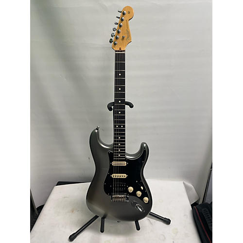 Fender Used Fender American Professional II Stratocaster Silver Solid Body Electric Guitar Silver