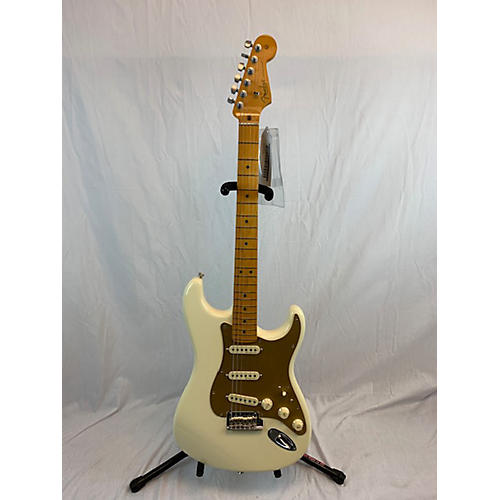 Fender Used Fender American Professional II Stratocaster White Solid Body Electric Guitar White