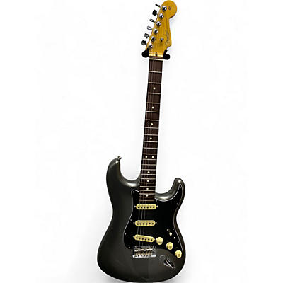 Fender Used Fender American Professional II Stratocaster silver burst Solid Body Electric Guitar