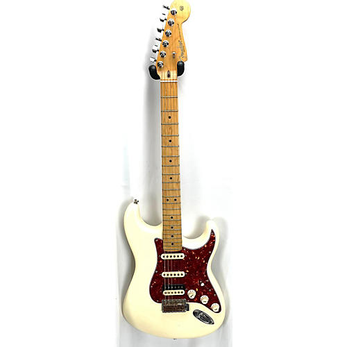 Fender Used Fender American Professional Standard Stratocaster HSS Alpine White Solid Body Electric Guitar Alpine White