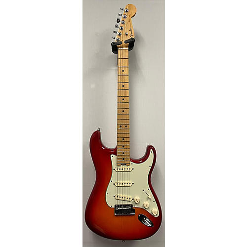 Fender Used Fender American Professional Stratocaster SSS Cherry Sunburst Solid Body Electric Guitar Cherry Sunburst