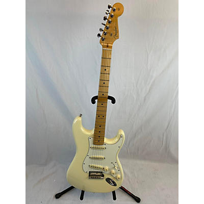 Fender Used Fender American Professional Stratocaster SSS Olympic White Solid Body Electric Guitar