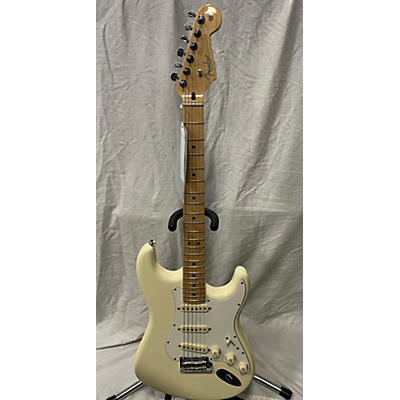 Fender Used Fender American Professional Stratocaster SSS Olympic White Solid Body Electric Guitar