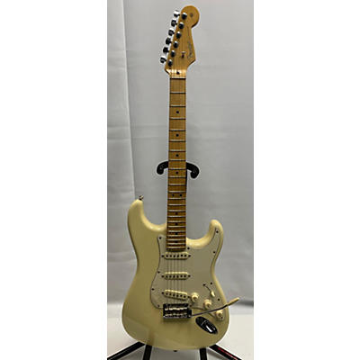 Fender Used Fender American Professional Stratocaster SSS Olympic White Solid Body Electric Guitar