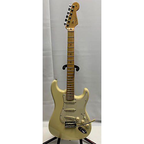 Fender Used Fender American Professional Stratocaster SSS Olympic White Solid Body Electric Guitar Olympic White