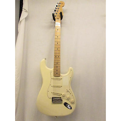 Fender Used Fender American Professional Stratocaster SSS White Solid Body Electric Guitar