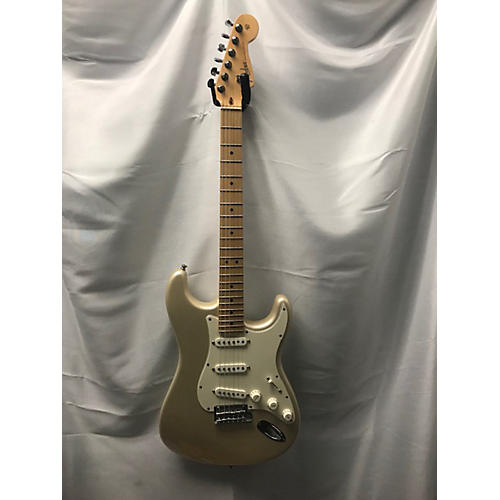 Fender Used Fender American Standard Stratocaster Blizzard Pearl Solid Body Electric Guitar Blizzard Pearl