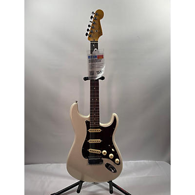 Fender Used Fender American Ultra Stratocaster ARCTIC PEARL Solid Body Electric Guitar