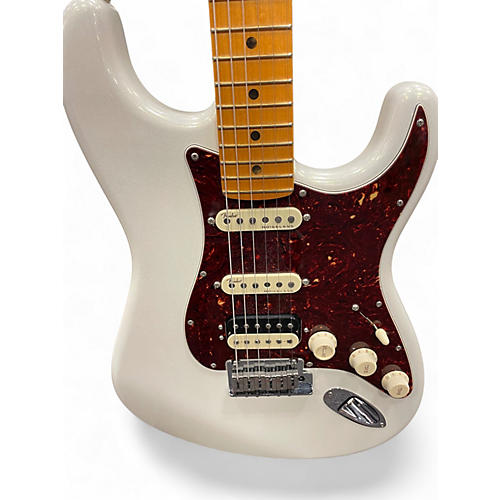 Fender Used Fender American Ultra Stratocaster Alpine White Solid Body Electric Guitar Alpine White