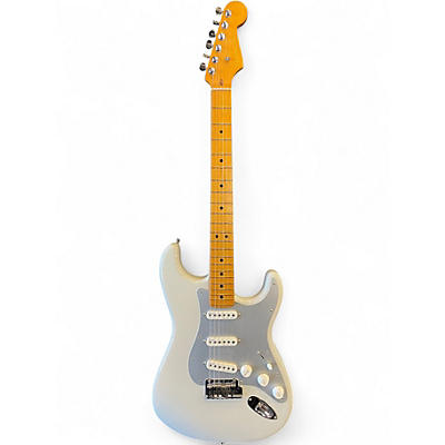 Used Fender American Ultra Stratocaster Alpine White Solid Body Electric Guitar