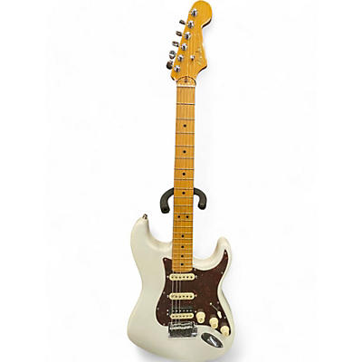 Fender Used Fender American Ultra Stratocaster HSS Pearl White Solid Body Electric Guitar