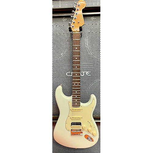 Fender Used Fender American Ultra Stratocaster HSS Sonic Blue Solid Body Electric Guitar Sonic Blue