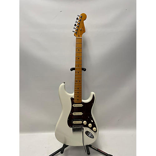 Fender Used Fender American Ultra Stratocaster HSS White Solid Body Electric Guitar White