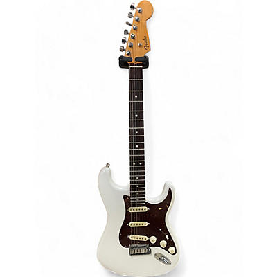 Fender Used Fender American Ultra Stratocaster Olympic White Solid Body Electric Guitar