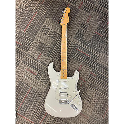 Fender Used Fender American Ultra Stratocaster Pearl White Solid Body Electric Guitar