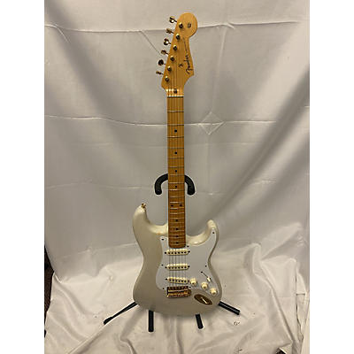 Fender Used Fender American Vintage 1957 Commemorative Stratocaster Cream Solid Body Electric Guitar