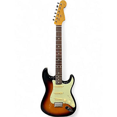 Used Fender Artist Series Robert Cray Stratocaster 2 Tone Sunburst Solid Body Electric Guitar