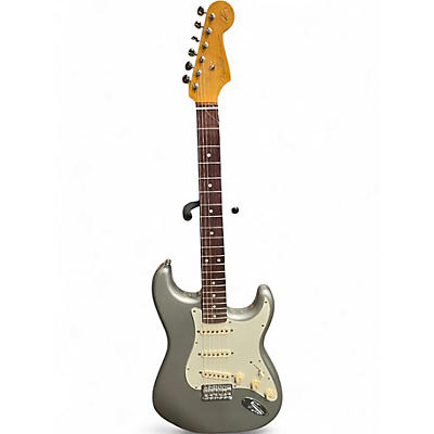 Used Fender Artist Series Robert Cray Stratocaster Gray Solid Body Electric Guitar
