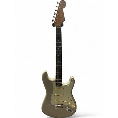 Used Fender Artist Series Robert Cray Stratocaster Silver Solid Body Electric Guitar