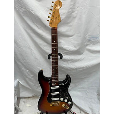 Fender Used Fender Artist Series Stevie Ray Vaughan Stratocaster 3 Color Sunburst Solid Body Electric Guitar