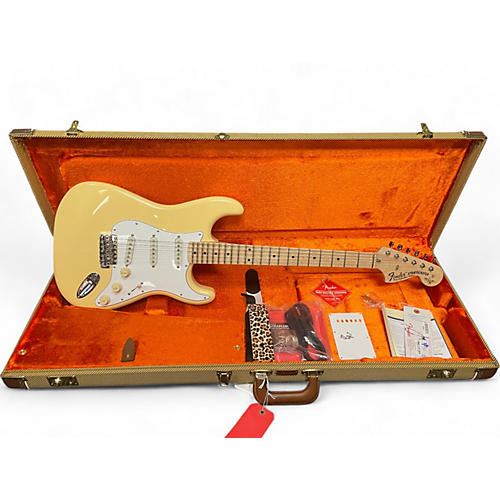 Fender Used Fender Artist Series Yngwie Malmsteen Stratocaster Antique White Solid Body Electric Guitar Antique White