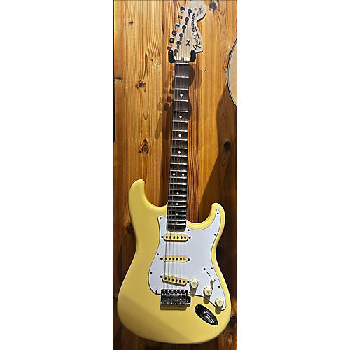 Fender Used Fender Artist Series Yngwie Malmsteen Stratocaster Buttercream Solid Body Electric Guitar Buttercream