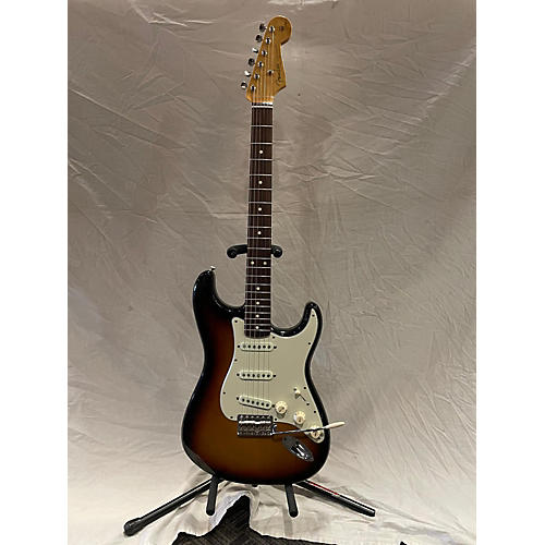 Fender Used Fender Classic Player '60s Stratocaster 2 Color Sunburst Solid Body Electric Guitar 2 Color Sunburst