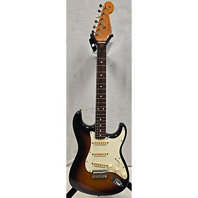 Fender Used Fender Classic Series 1960S Stratocaster 3 Tone Sunburst Solid Body Electric Guitar