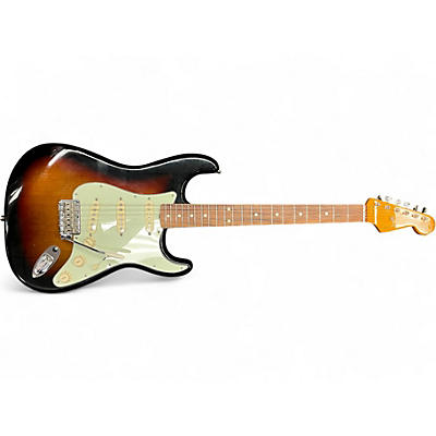 Used Fender Classic Series '60s Stratocaster Lacquer 3 Tone Sunburst Solid Body Electric Guitar