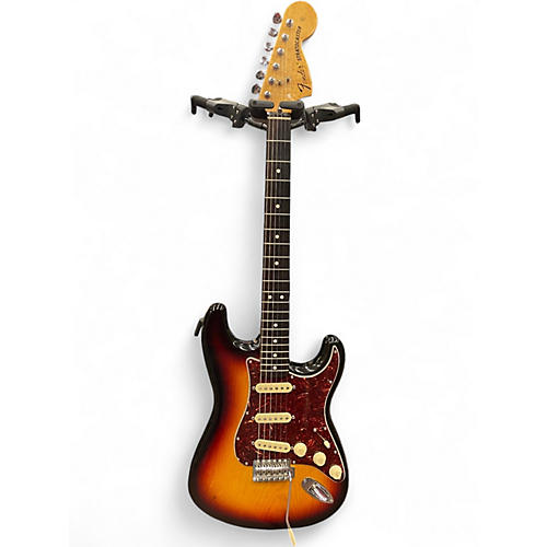 Used Fender Classic Series '70s Stratocaster 3 Tone Sunburst Solid Body Electric Guitar 3 Tone Sunburst