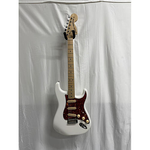 Fender Used Fender Classic Series '70s Stratocaster Polar White Solid Body Electric Guitar Polar White