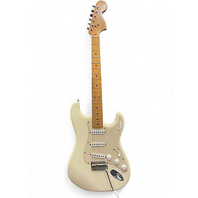 Used Fender Classic Series '70s Stratocaster White Solid Body Electric Guitar