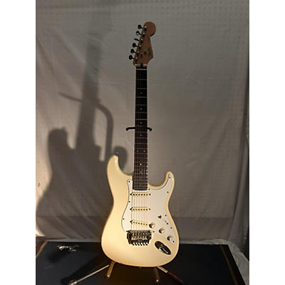 Fender Used Fender Contemporary Stratocaster White Solid Body Electric Guitar