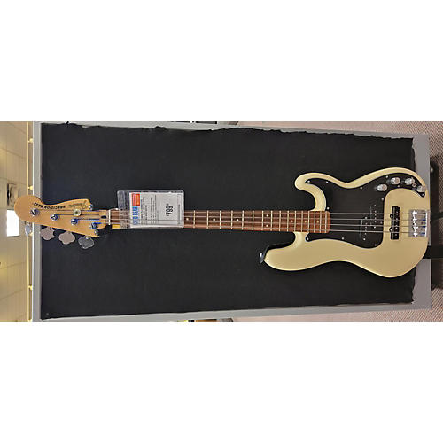 Fender Used Fender Deluxe Active Precision Bass Vintage White Electric Bass Guitar Vintage White