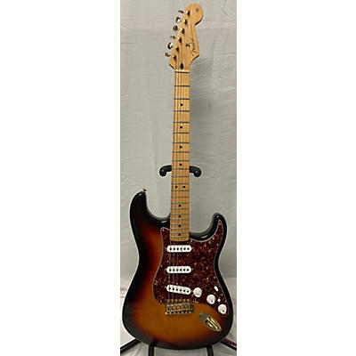 Used Fender Deluxe Players Stratocaster 3-Color Sunburst Solid Body Electric Guitar