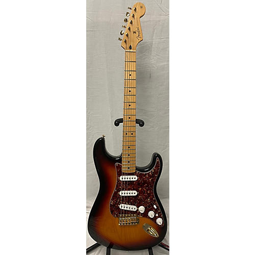 Used Fender Deluxe Players Stratocaster 3-Color Sunburst Solid Body Electric Guitar 3-Color Sunburst