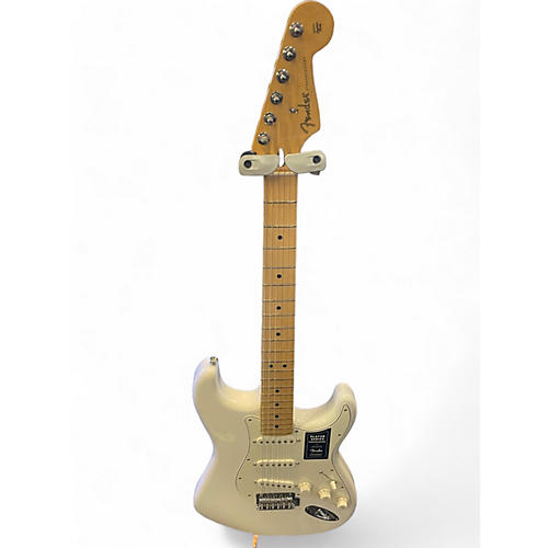 Fender Used Fender Deluxe Players Stratocaster Polar White Solid Body Electric Guitar Polar White