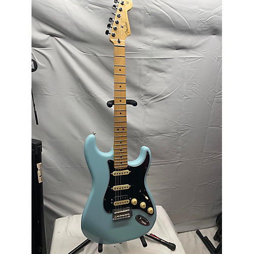 Used Fender Deluxe Player's Stratocaster Sonic Blue Solid Body Electric Guitar Sonic Blue