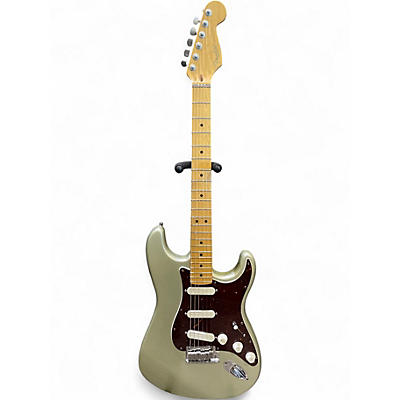 Used Fender Deluxe Plus Stratocaster Inca Silver Solid Body Electric Guitar